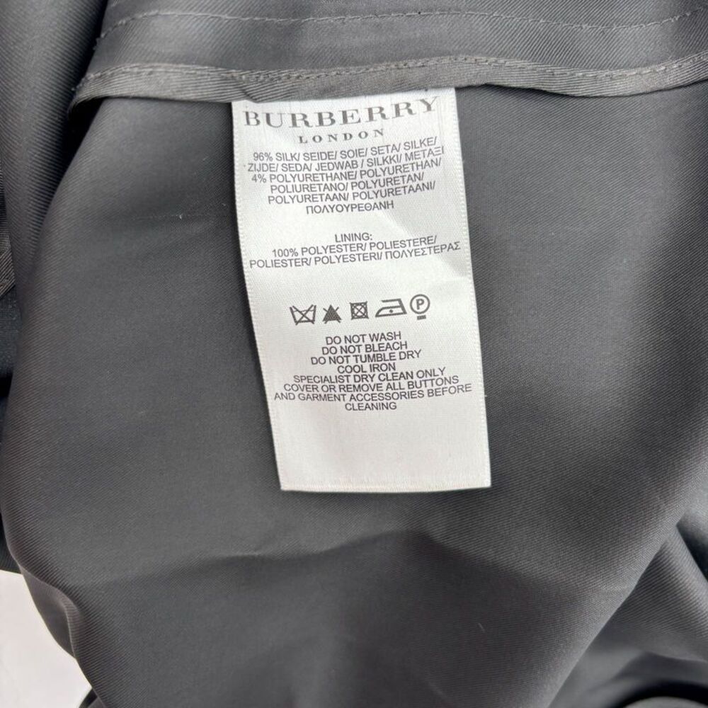 Burberry Black Trench Coat with Classic Check Lining - Picture 5 of 6